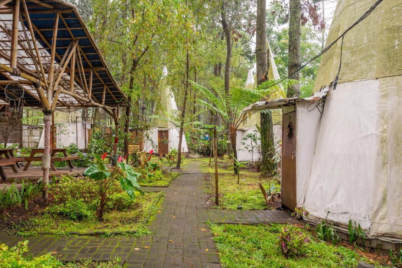 Hotel Reddoorz @ Apache Camp à Batu  Extérieur photo